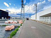 前面道路含む外観