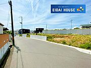 前面道路含む外観