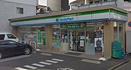 ファミリーマートたちばな店■「あなたとコンビに」ファミリーマート。24時間営業のコンビニは生活環境に欠かせません♪Tカードなどがご利用いただけます! 220m