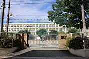 名古屋市立東山小学校■緑に囲まれた閑静な住宅地域、近隣には東山動植物園や平和公園を中心とした広大な市民の広場など、恵まれた環境の中で、とても住みやすい住宅地として発展してまいりました。 500m