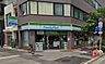 周辺：ファミリーマート丸の内二丁目店■「あなたとコンビに」ファミリーマート。24時間営業のコンビニは生活環境に欠かせません♪Tカードなどがご利用いただけます！ 660m