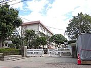 鹿児島市立中洲小学校 898m