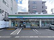 ファミリーマート荒田二丁目店 72m