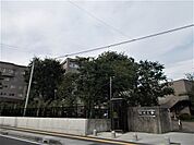 大学「信州大学まで2100m」