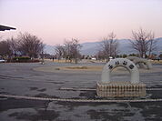 公園「芳川公園まで1032m」