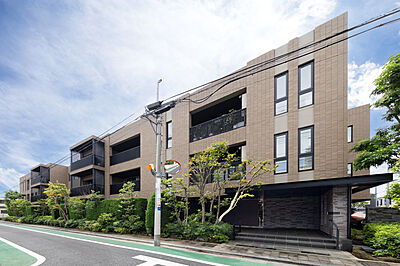 外観:三菱地所レジデンス旧分譲。 小日向の街並みに穏やかに溶け込む佇まい。 外観:三菱地所レジデンス旧分譲。 小日向の街並みに穏やかに溶け込む佇まい。