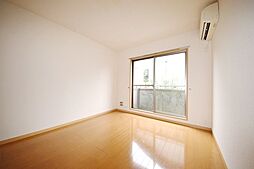 トゥリーフィールド壱番館 102 1階ワンルームのリビング/ダイニング