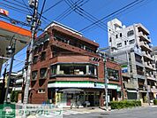 ファミリーマート東日暮里六丁目店 400m