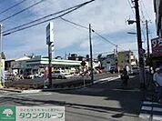 ファミリーマート堀切六丁目店 徒歩4分。コンビニ 250m