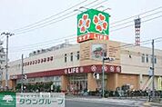 ライフ六町駅前店 徒歩9分。スーパー 710m