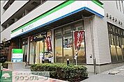 ファミリーマート 徒歩4分。 270m
