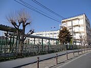 足立区立青井小学校 694m
