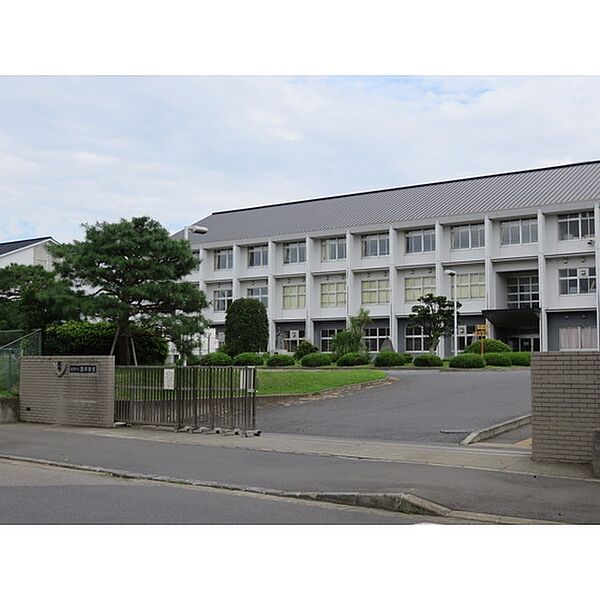画像24:中学校「成田市立西中学校まで1134ｍ」