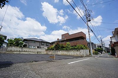 外観：このエリアは敷地に余裕がある豪邸が多い気品のある街並み。ここに住むことは一種のステイタスと言えます。