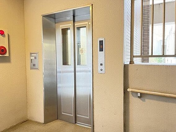 10階建てマン...