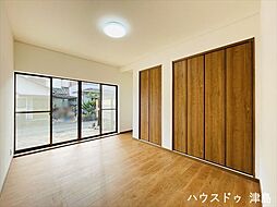 愛西市稲葉町米野 洋室