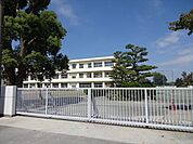 神守中学校 校訓「至誠」にのっとり、知・徳・体の調和のとれた人間形成を目指し、夢をもち続け、社会に貢献できる心豊かな生徒の育成を図る。 1880m