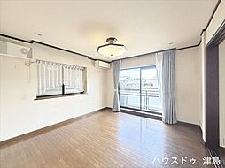 津島市南門前町2丁目 リビング