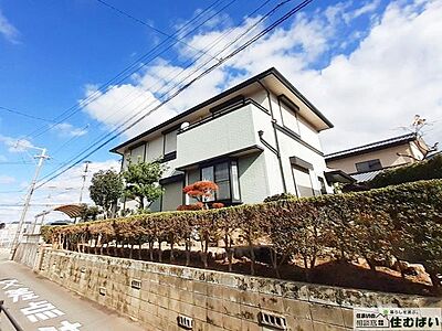 外観：2世帯でもゆったり住まい頂けるお部屋数&収納豊富な邸宅！スーパー、小中学校も徒歩10分圏内と利便性良好な好立地で住み心地バッチリです☆