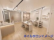 ネイルサロンイメージ　フロアには開閉可能な腰窓が2ヵ所設置されています。換気対策◎