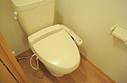 快適な温水洗浄便座付きトイレになります。