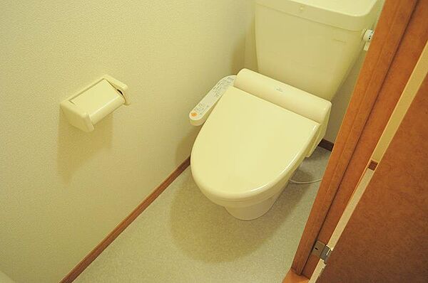 画像10:トイレ　温水洗浄便座設置済み