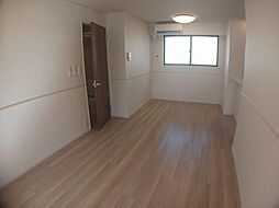 シャリティ・ベルI 103 1階1LDKのリビング/ダイニング