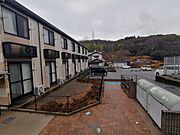 奥が駐車場となります。
