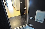 ドアに傘立ても付いてます。