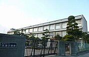 大津小学校まで750m