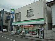 ファミリーマート（コンビニ）まで50ｍ