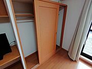 2面のクローゼットが付いております。
