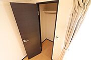 スタイリッシュなクローゼット