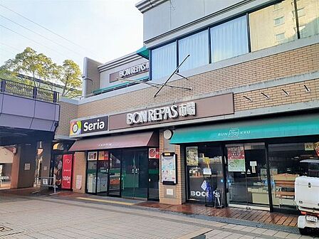 ボンラパス高宮店 700m