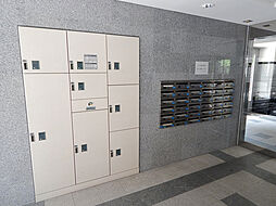 宅配ボックスがあります