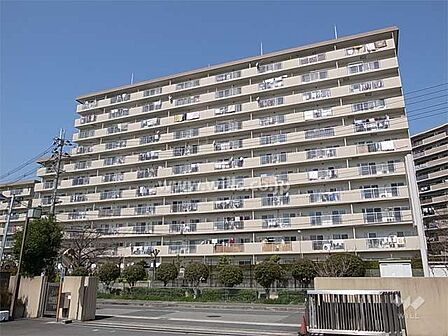 コープ野村第2伊丹E棟の外観(南側から)