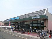 万代(伊丹野間店)の外観