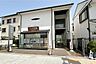 周辺：図書館本館の外観