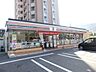 周辺：セブン‐イレブン／八幡桃園公園前店(194m)