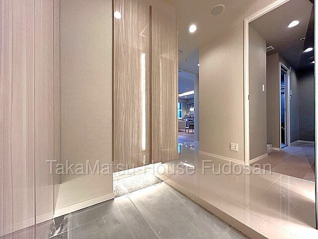 玄関 制震構造　富士山を望む27階南西住戸　クロスエアタワー27F 27階/-