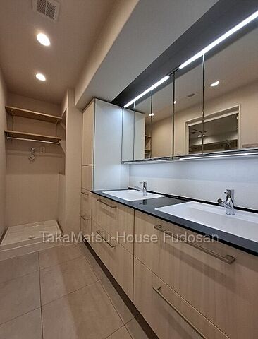 洗面 富士山を望む南西角部屋ハイネスロフティ 10階/-