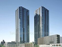 シンプルでありながら洗練された美しさを漂わせるガラスカーテンウォールの外観デザインが高層部分に採用されています