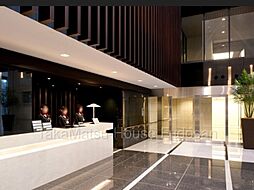 コンシェルジュサービスでは、共用施設の予約受付から、タクシー手配、宅配便の発送取次ぎなど、生活をサポートするさまざまなサービスが利用できます