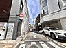外観：東側は幅員約3.9mの公道