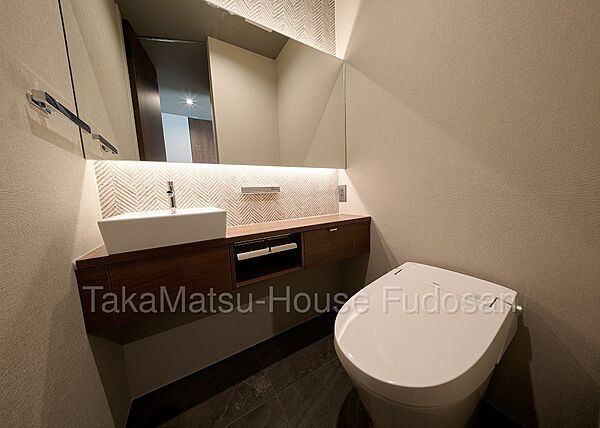 トイレを拡大表示