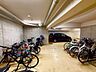 駐車場：屋内の駐輪場・駐車場を備え、大切な自転車やお車を保管できます。
