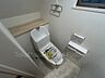 トイレ：清潔感のある落ち着いたトイレスペース。