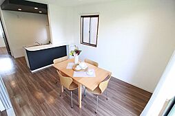 コンフォール川原田C棟 1階2LDKのリビング/ダイニング