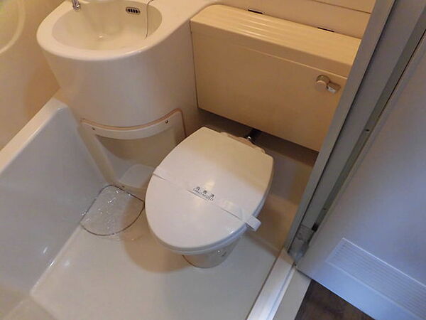画像12:清潔感のあるトイレです。