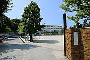 福岡市立香住丘小学校（331m）